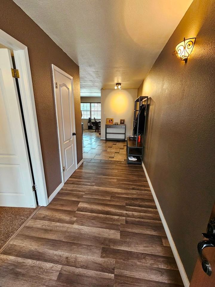 1331 Scenic Dr - Photo 3 of 30