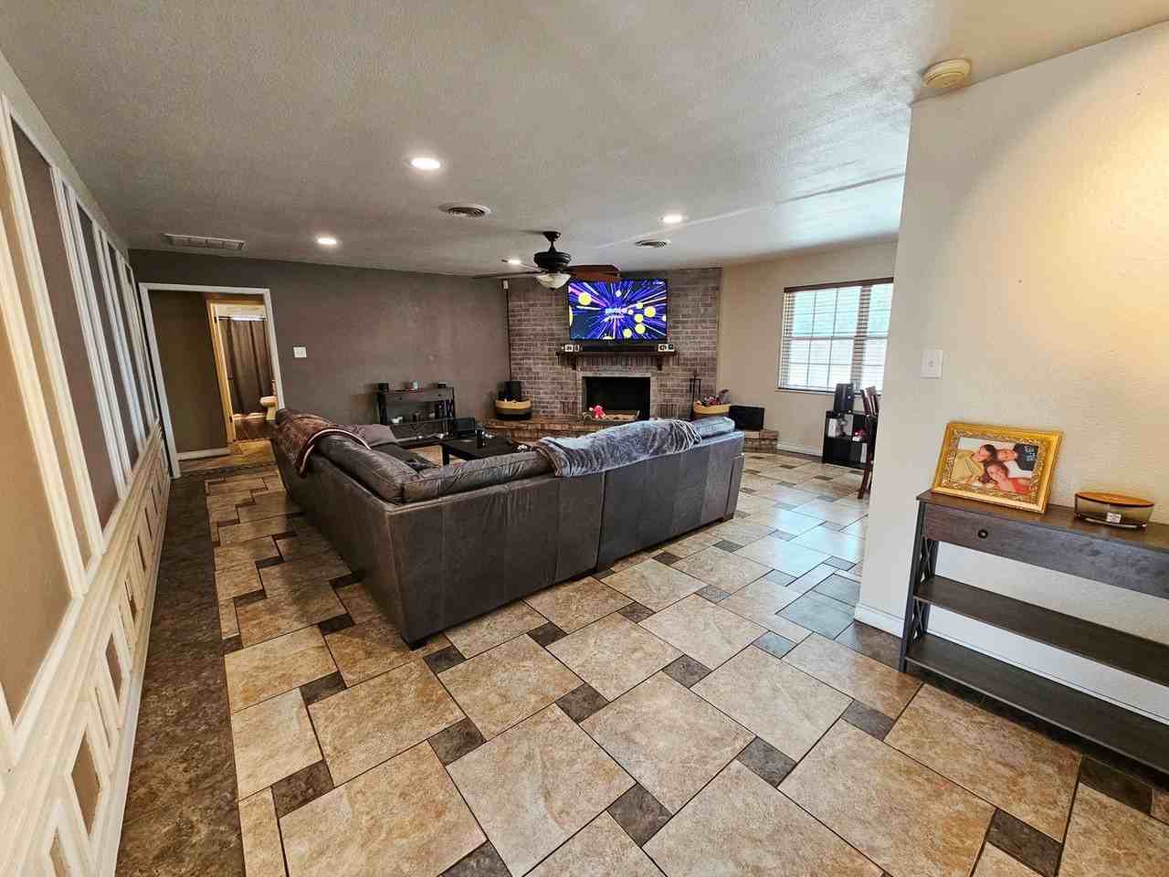 1331 Scenic Dr - Photo 5 of 30