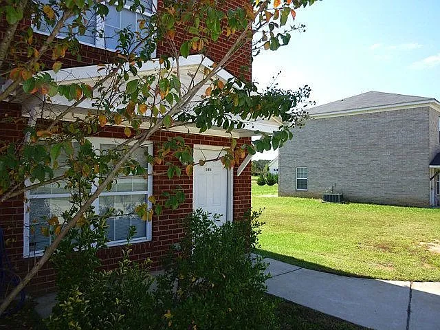 640 Clover Ave #640 - Photo 3 of 16