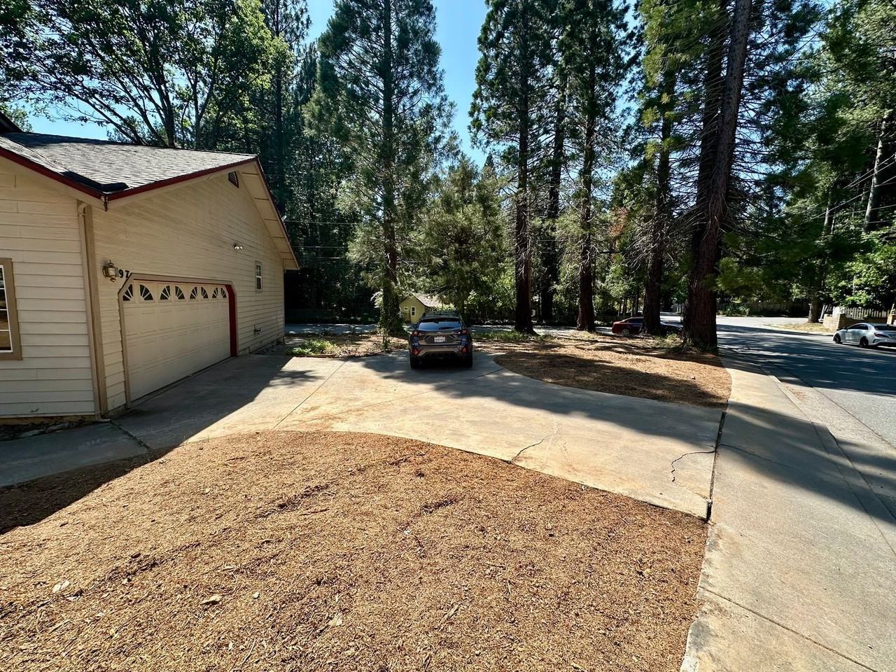 397 Gracie Rd - Photo 3 of 32