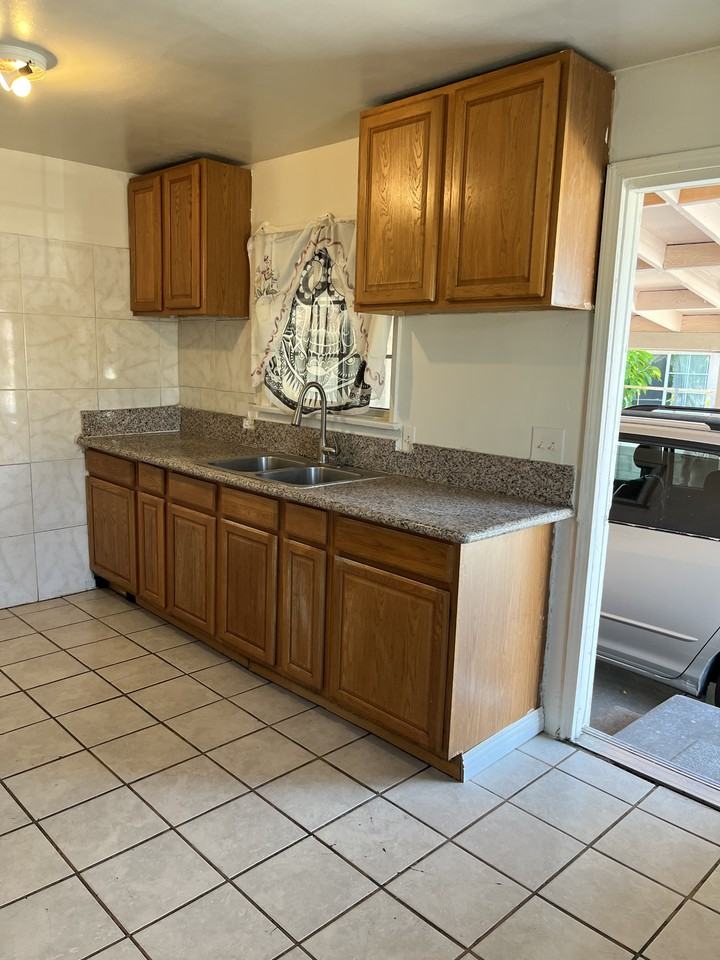 649 Gilwood Ave #NA - Photo 3 of 12