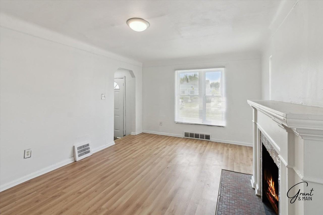 14953 Longview St - Photo 3 of 18