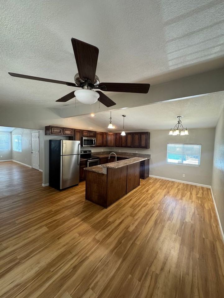 1435 Riviera Dr - Photo 3 of 16