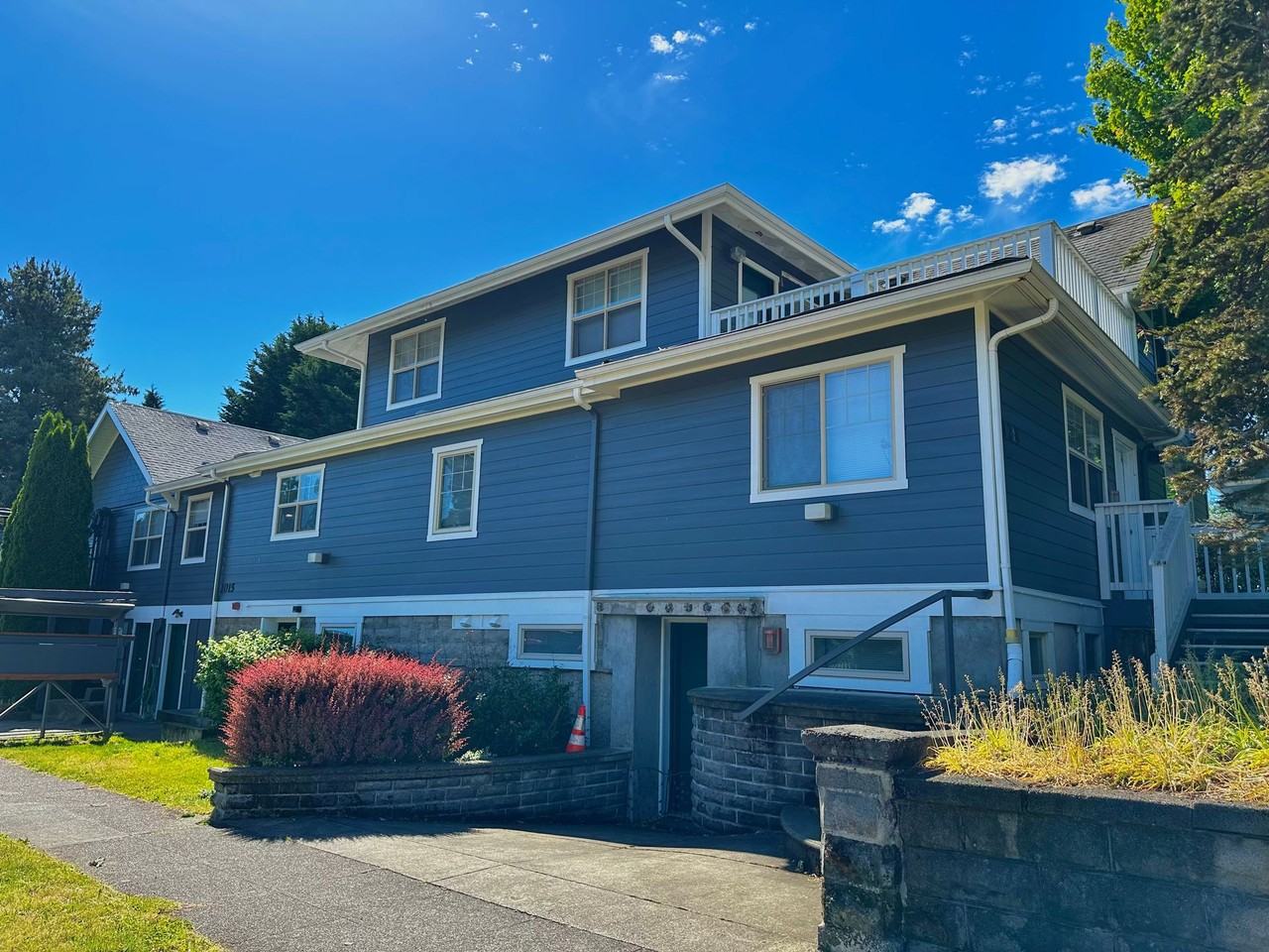 Broadway Manor Apartments - Photo 2 of 10