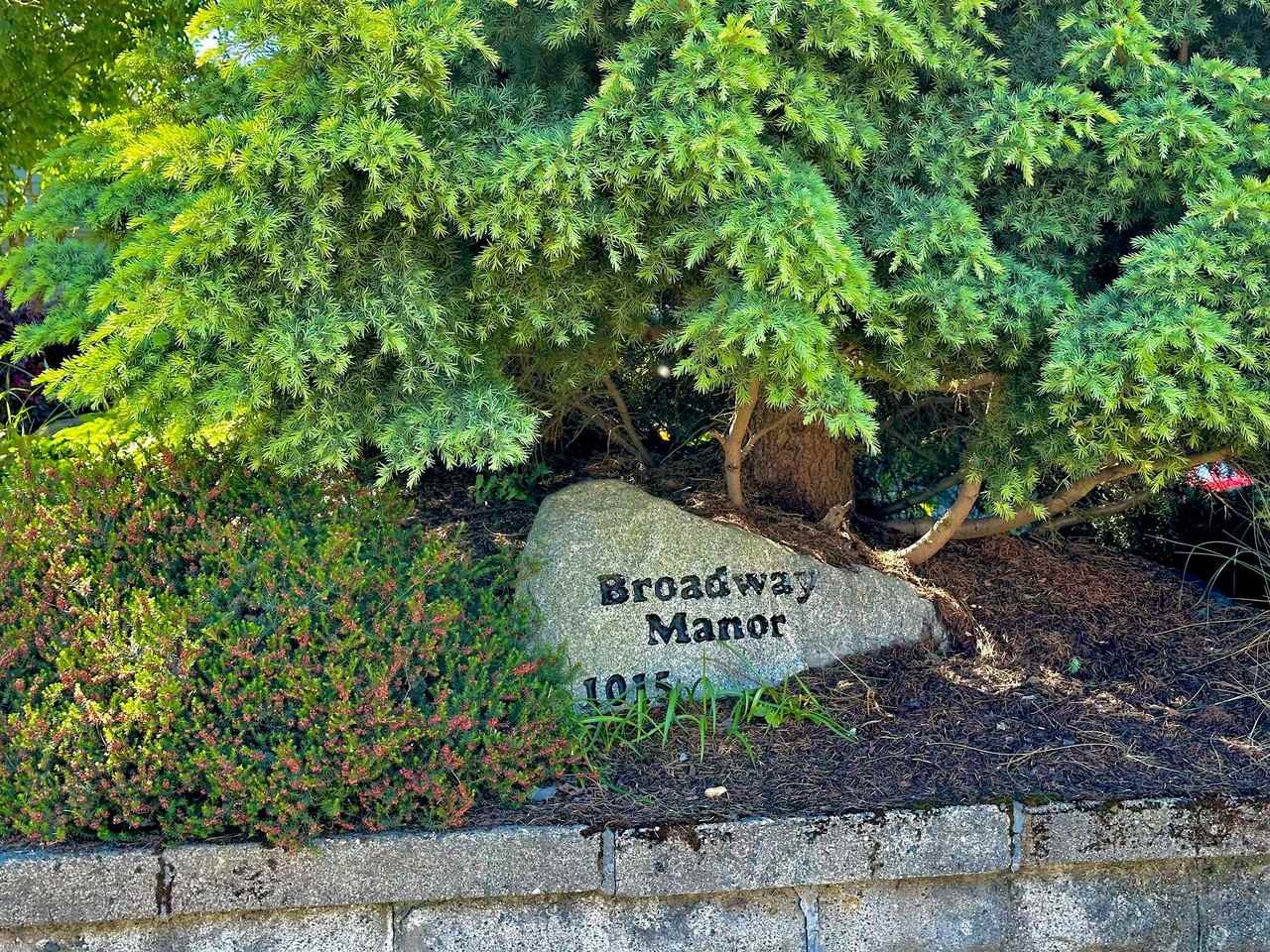 Broadway Manor Apartments - Photo 6 of 10