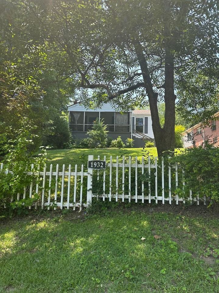 1932 5th St S - Photo 3 of 24