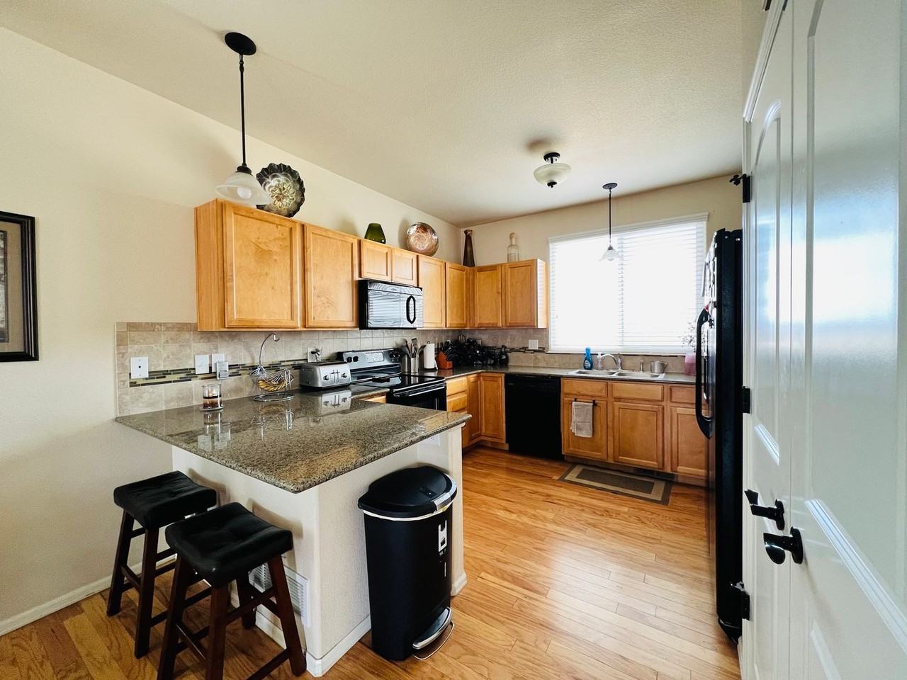 6155 San Mateo Dr - Photo 5 of 31