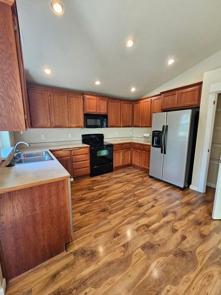 619 Marshall Ave - Photo 4 of 17