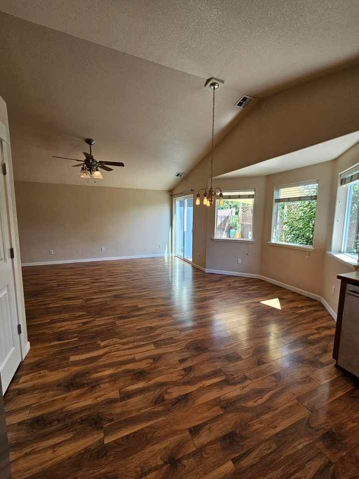 619 Marshall Ave - Photo 5 of 17