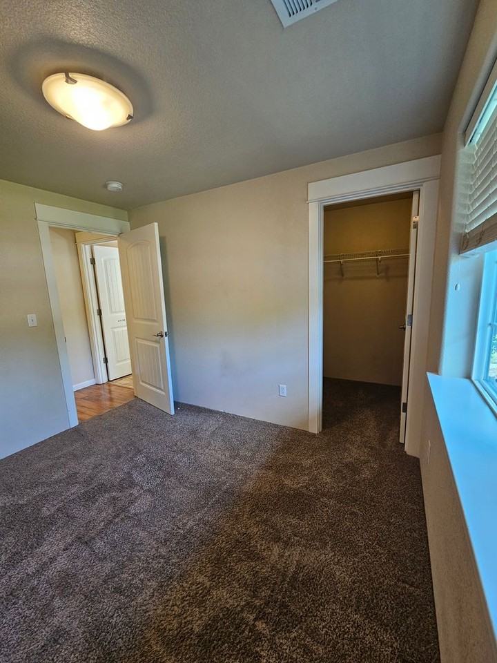619 Marshall Ave - Photo 7 of 17