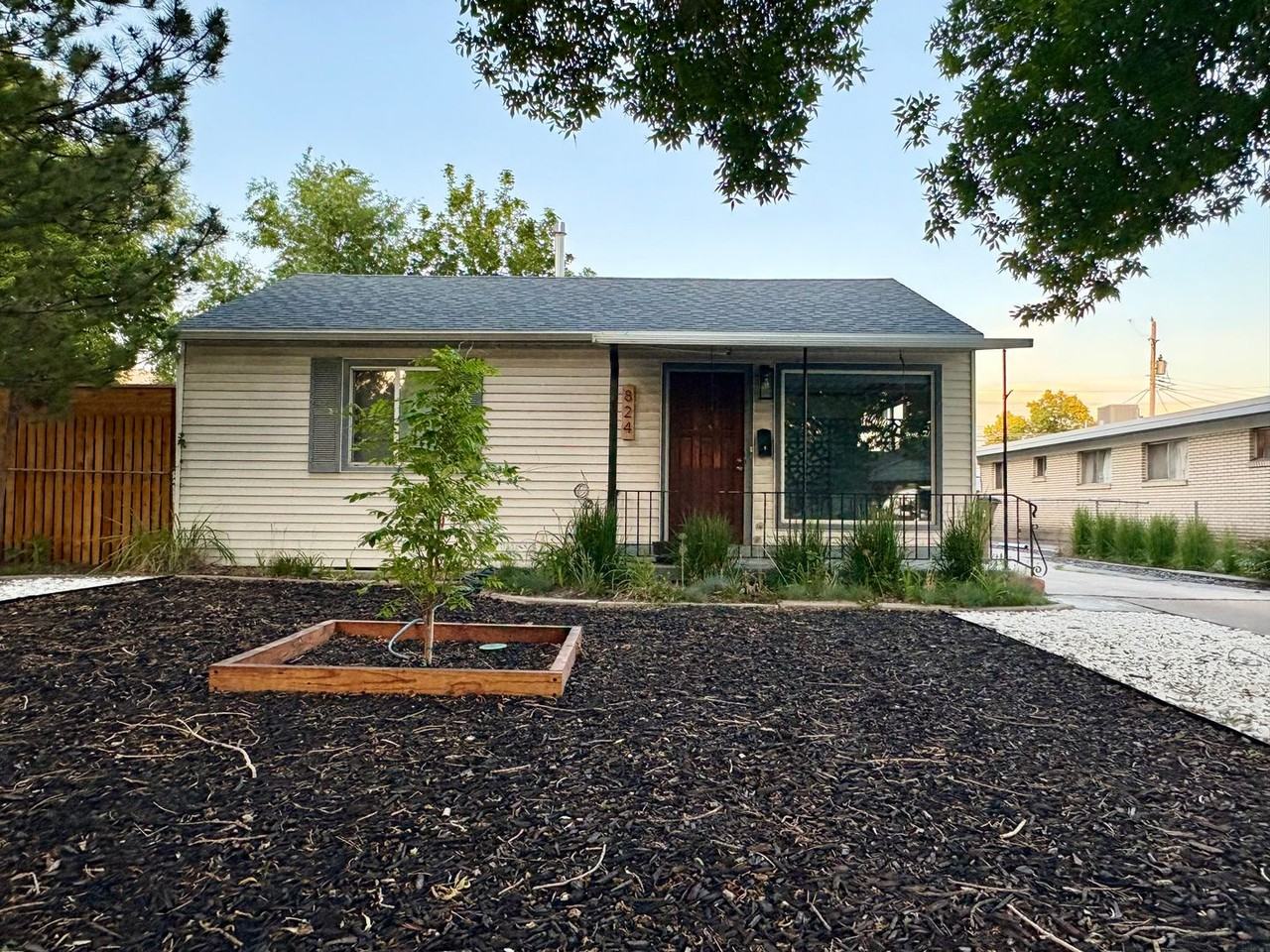 824 N Colorado St - Photo 2 of 2