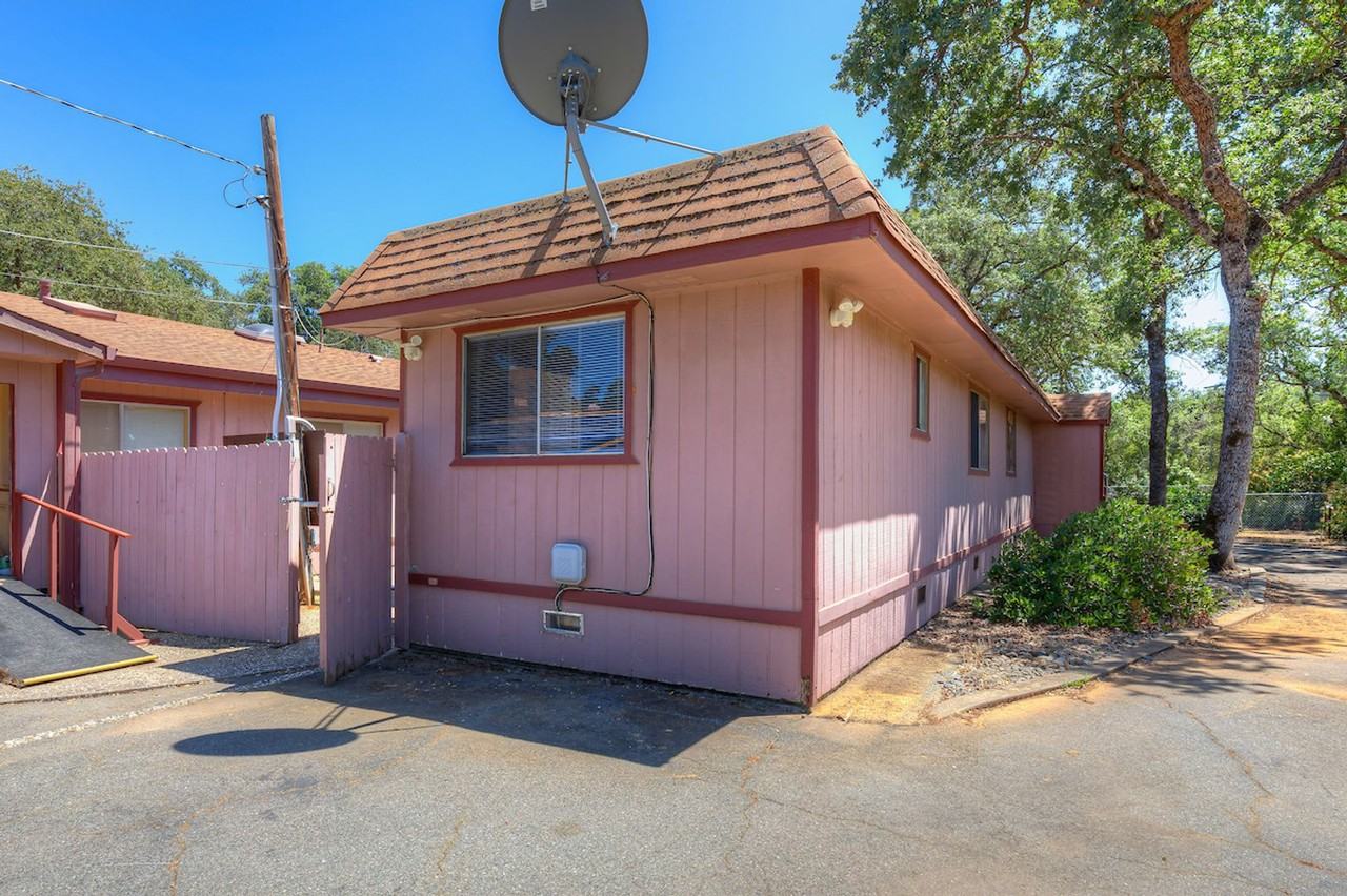 162 Feathervale Drive - Photo 2 of 25