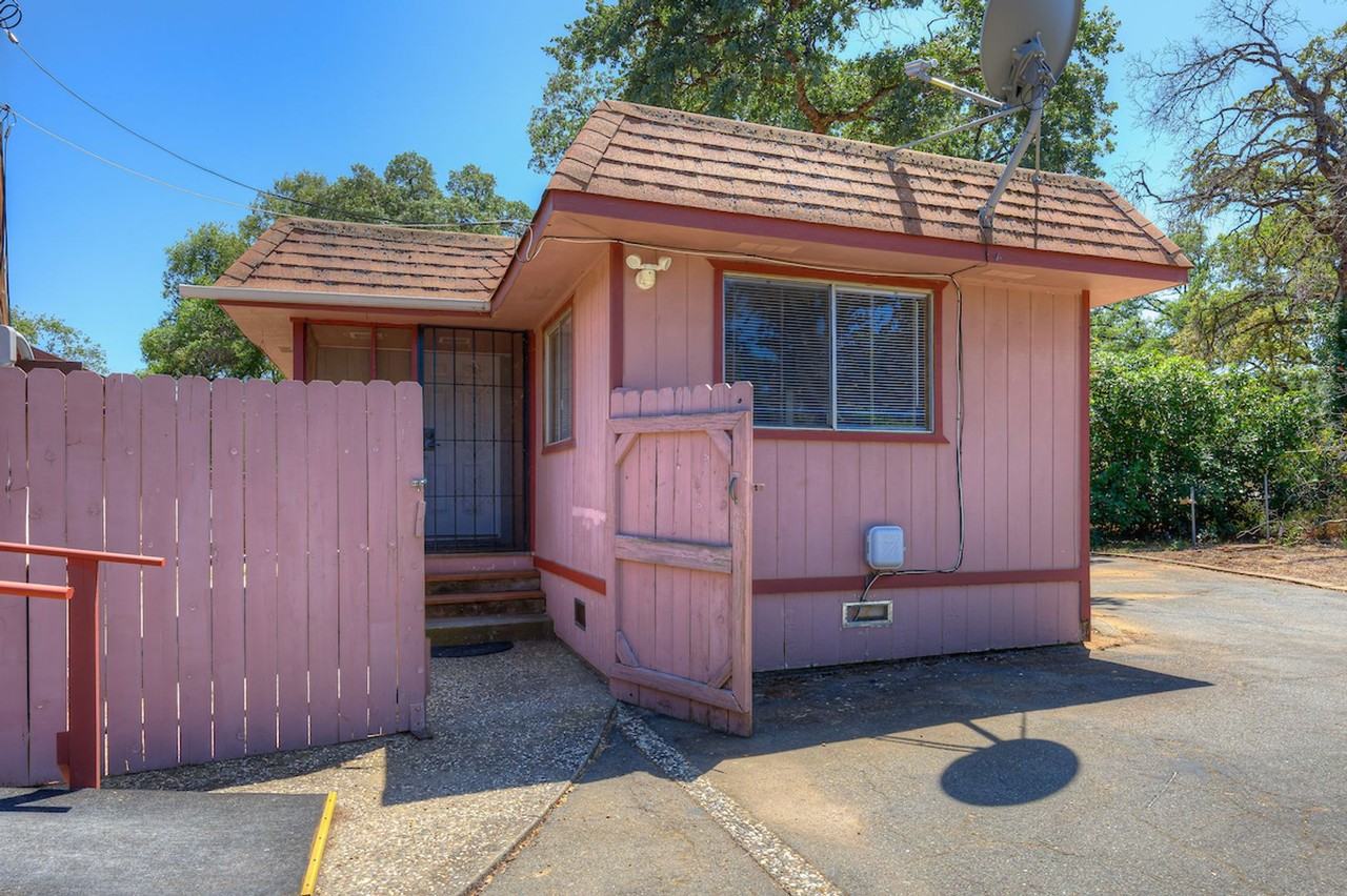 162 Feathervale Drive - Photo 3 of 25