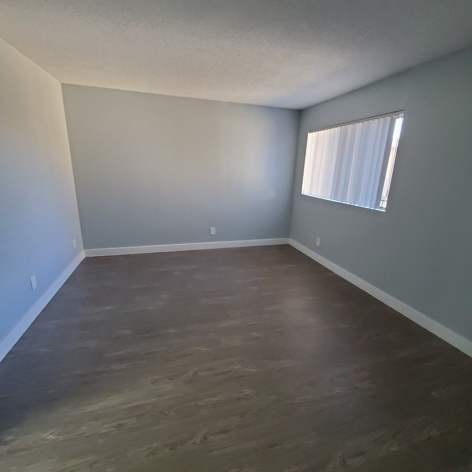 664 W 12th St #206 - Photo 5 of 13
