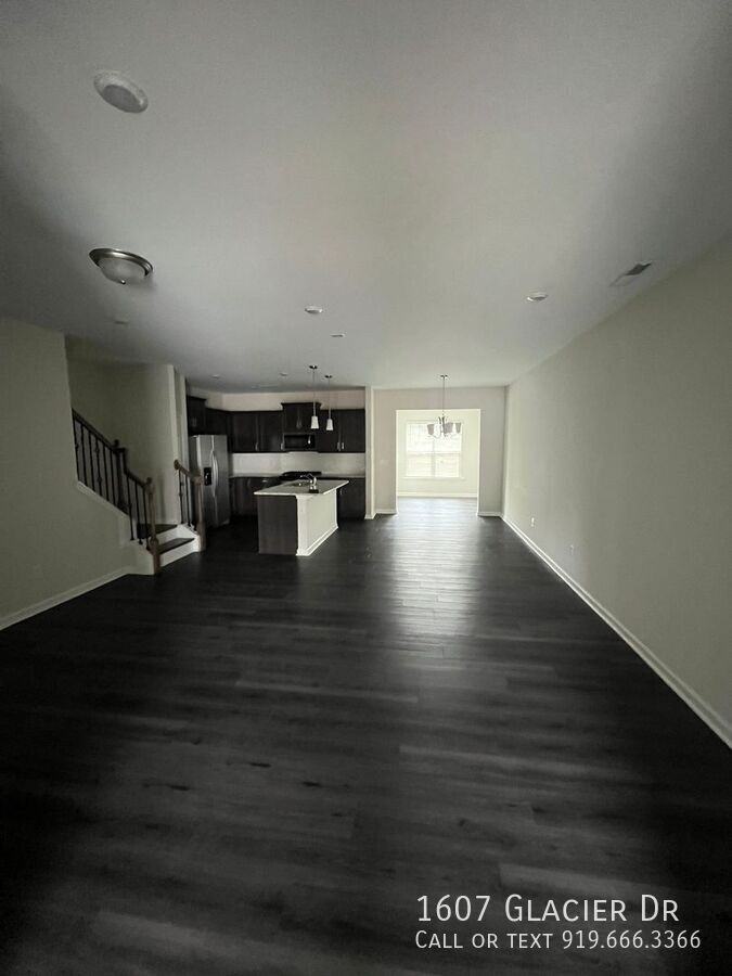 1607 Glacier Dr - Photo 3 of 11