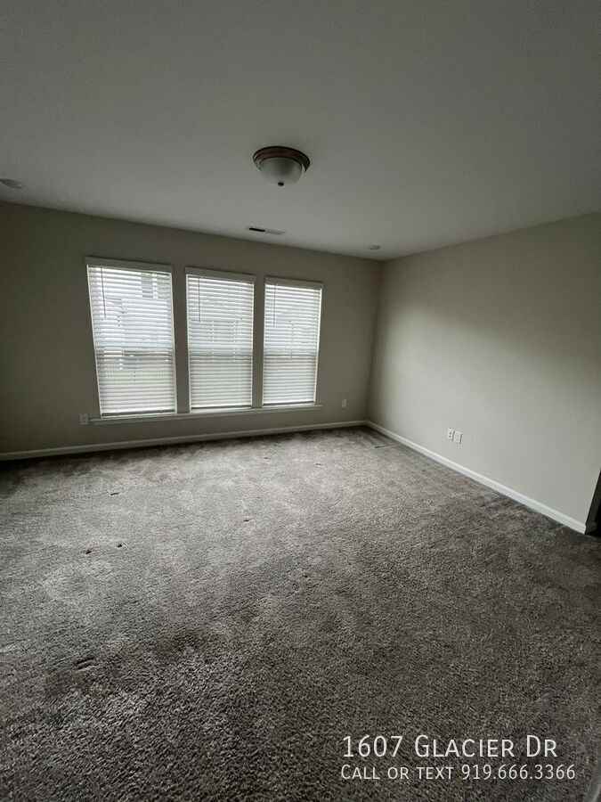 1607 Glacier Dr - Photo 6 of 11