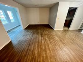 featured image of 3840 Overbrook Dr #5