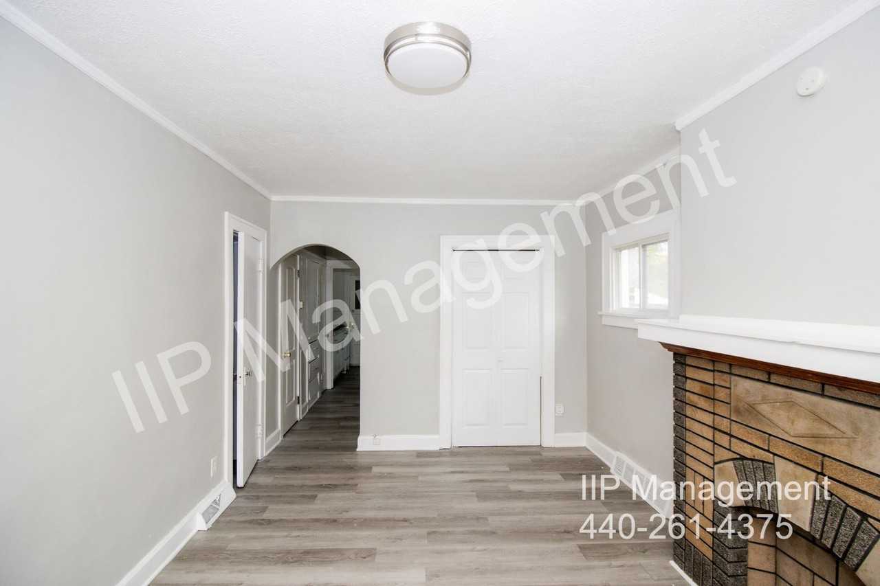 3188 West 111th Street #1 - Photo 4 of 8