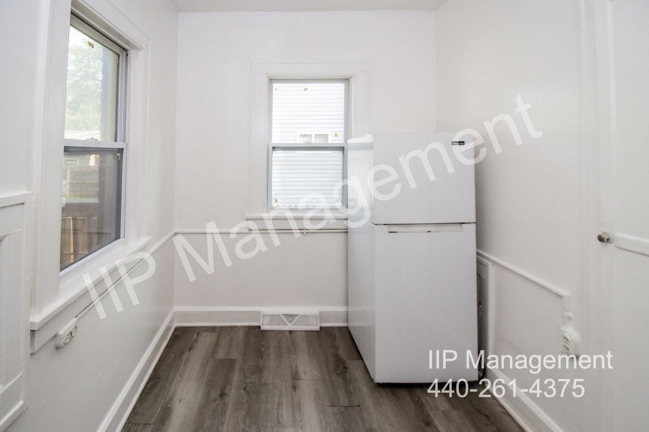 3188 West 111th Street #1 - Photo 6 of 8