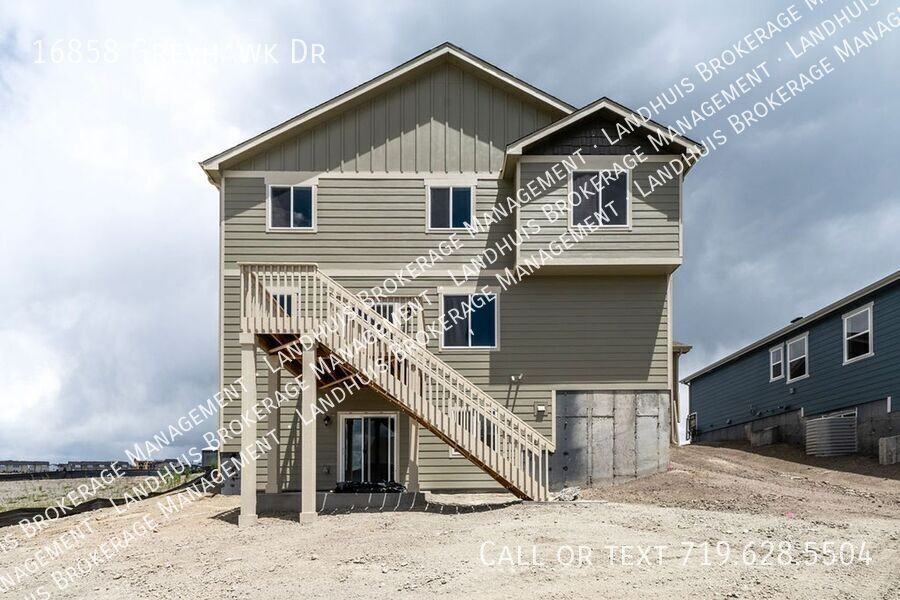 16858 Greyhawk Dr - Photo 2 of 38