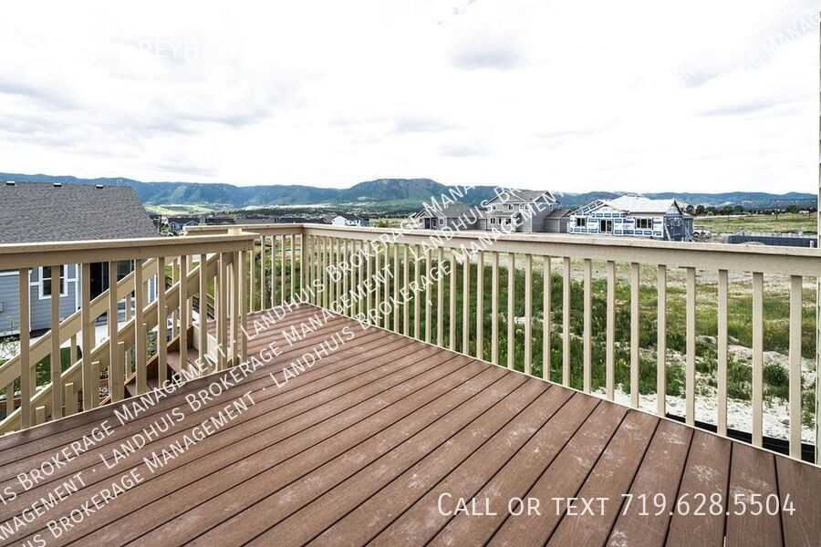 16858 Greyhawk Dr - Photo 3 of 38