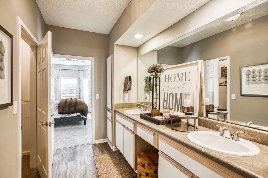 Kenley Apartments - Photo 4 of 26