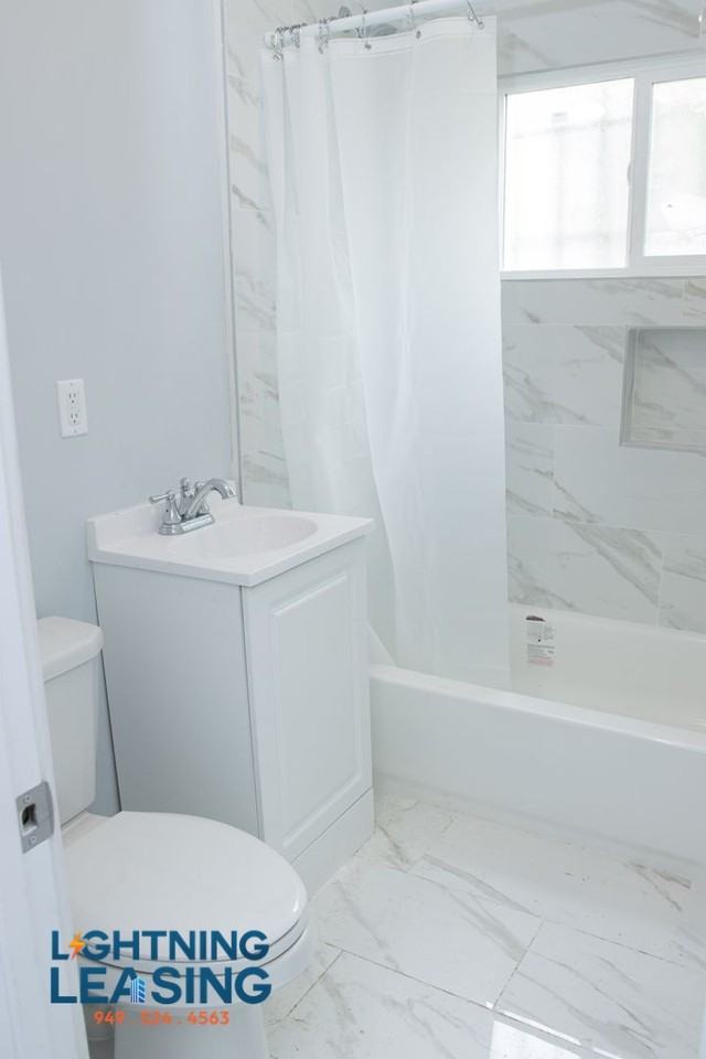 3923 1/2 Gibraltar Ave #4D - Photo 2 of 6