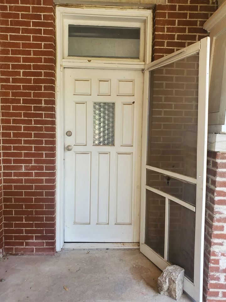 104 North Victor Ave (#08050033109300) - Photo 2 of 15