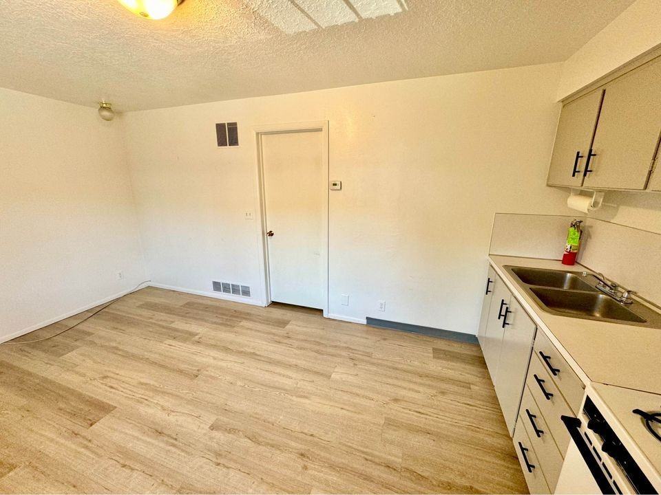 Twin Terrace - Photo 7 of 32