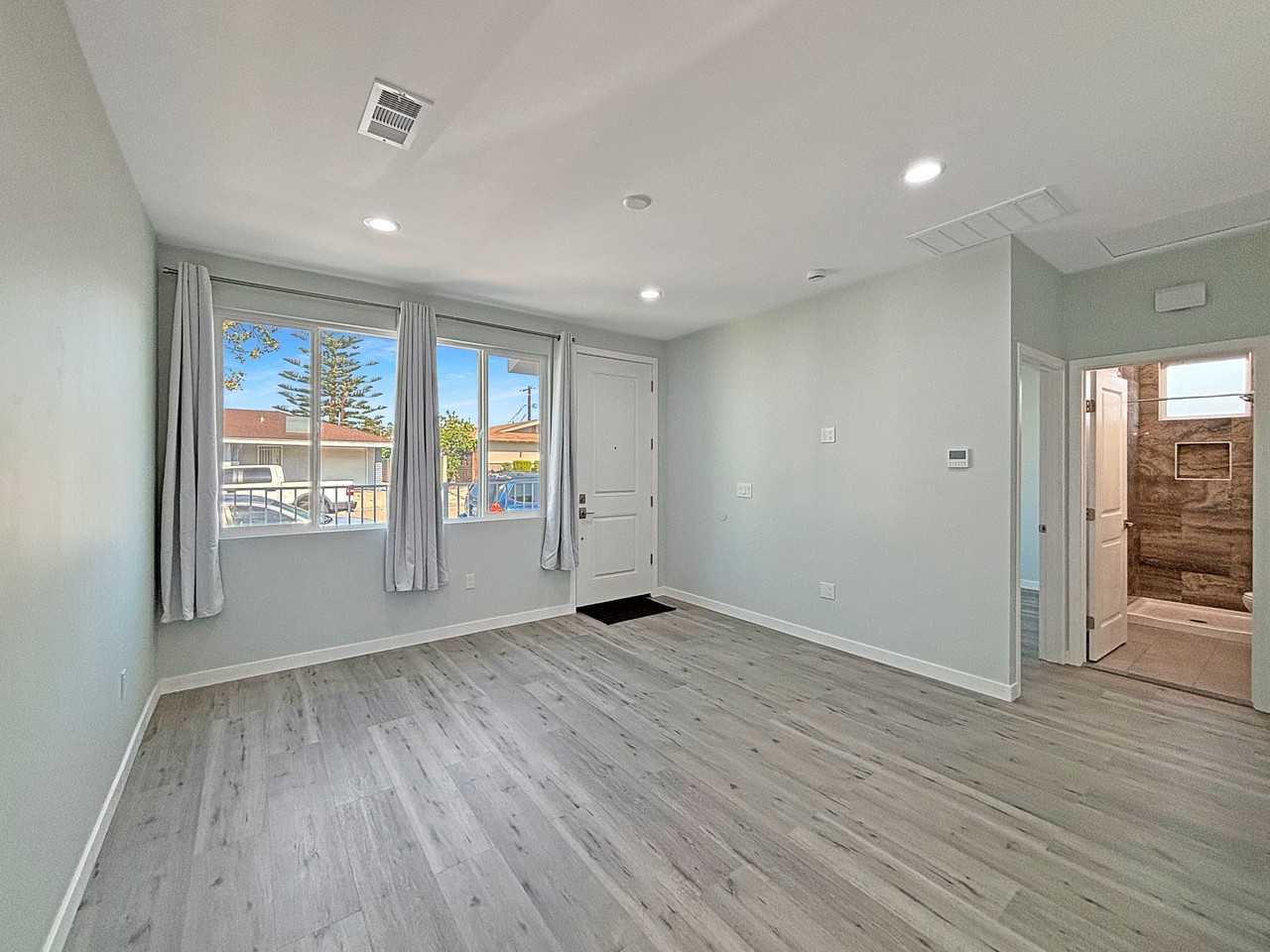 1056 North Lincoln Street - Photo 6 of 23