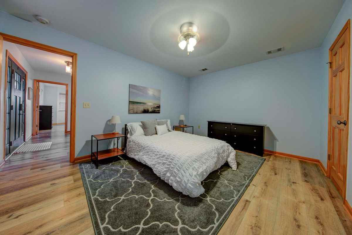 1007 Cypress Ln - Photo 6 of 17