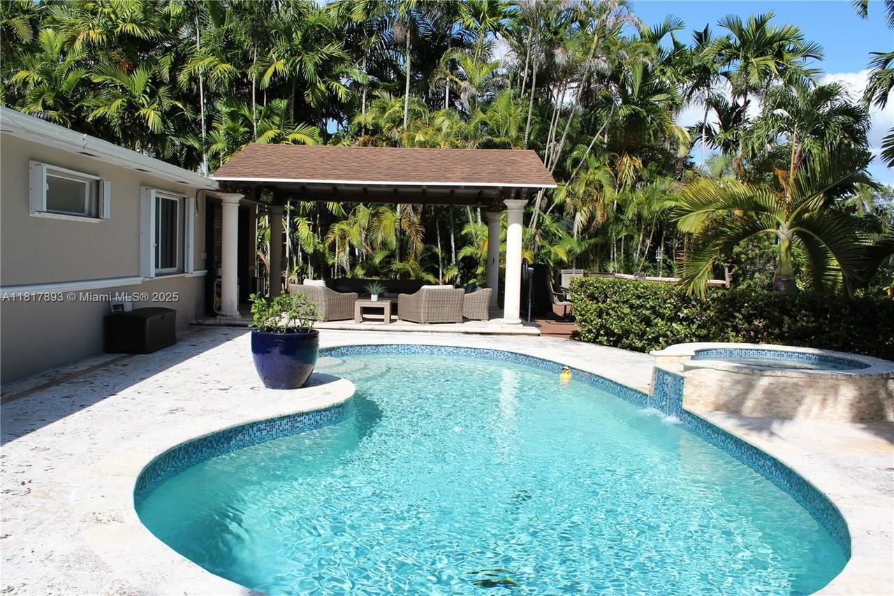 9940 Sw 97th Ct - Photo 3 of 8