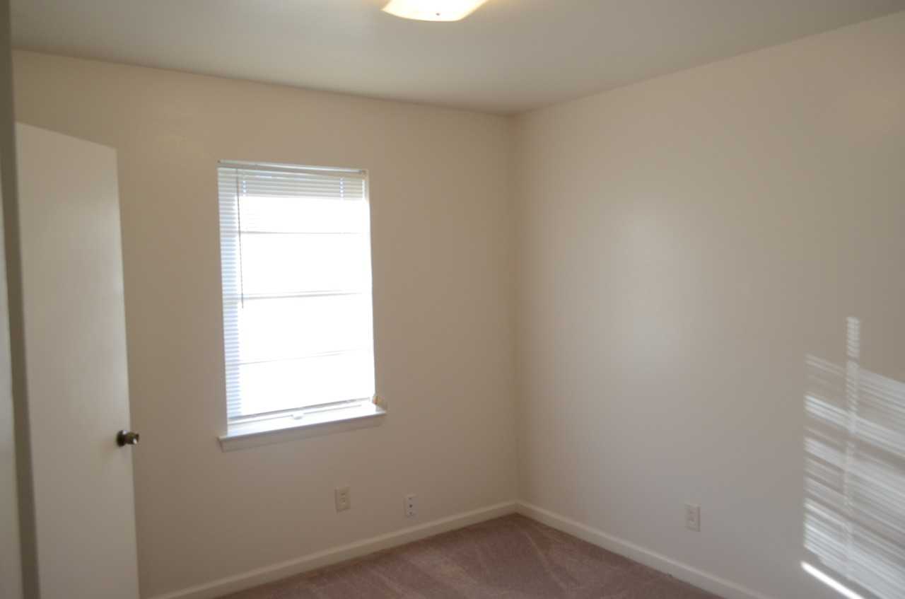 418 Stonewall Drive - Photo 2 of 10