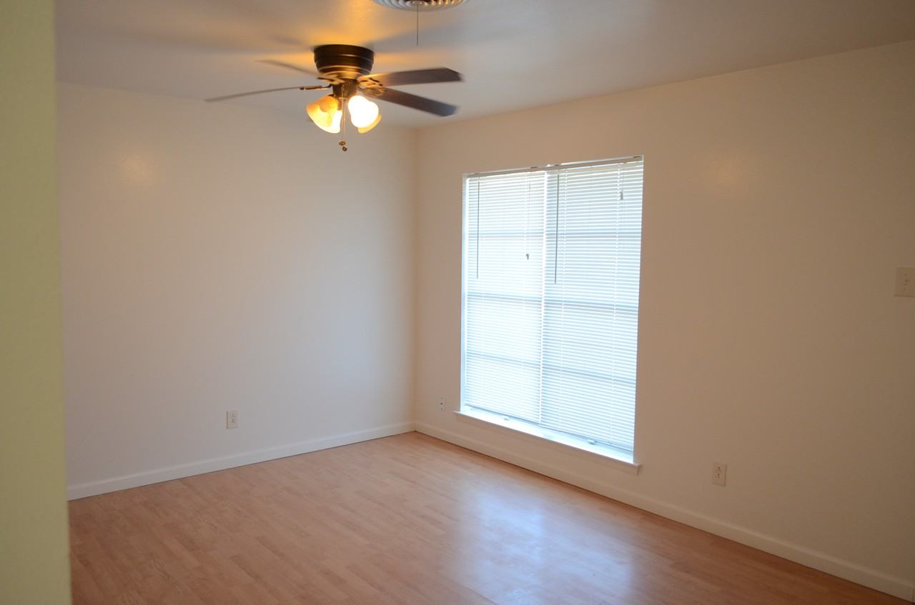 418 Stonewall Drive - Photo 3 of 10