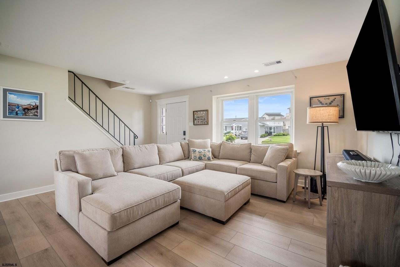 5217 Sea Spray Rd - Photo 4 of 35