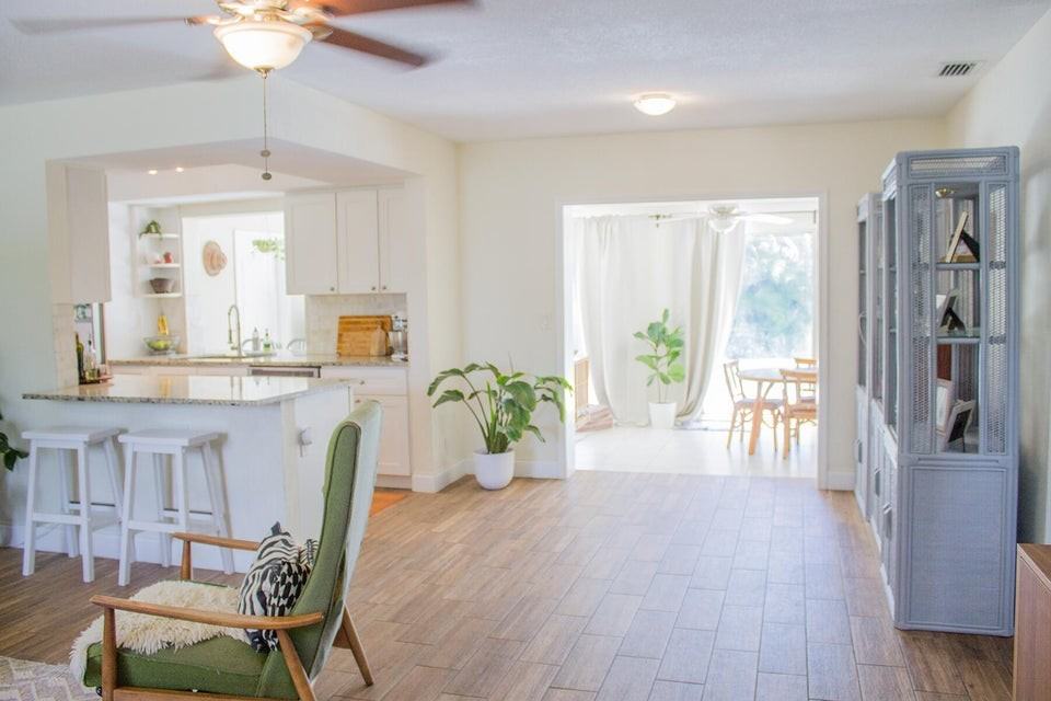 556 Northwest 15th Court - Photo 3 of 8