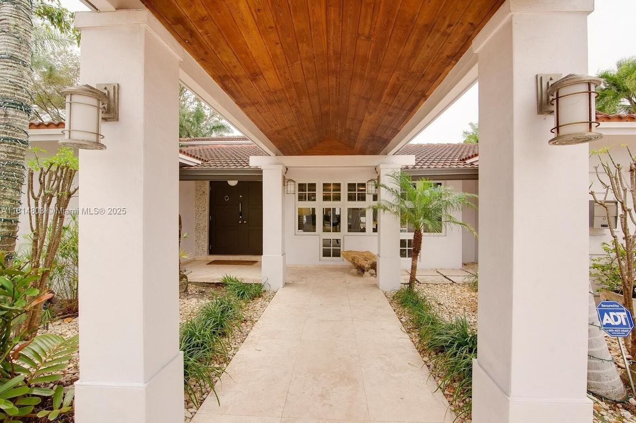 4101 Bayview Dr - Photo 4 of 47