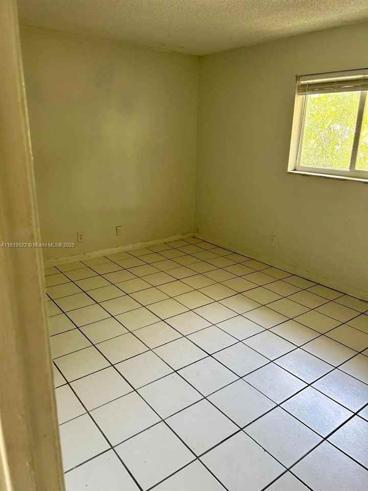 1111 Tequesta St #10 - Photo 2 of 10