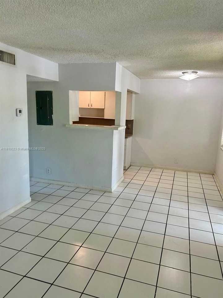 1111 Tequesta St #10 - Photo 7 of 10