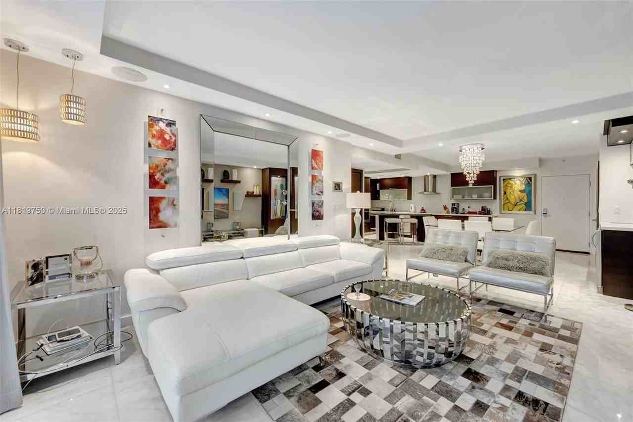 2301 Collins Ave #307 - Photo 4 of 17