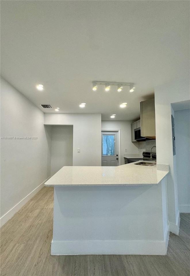 111 Nw 7th Ave #1 - Photo 5 of 28