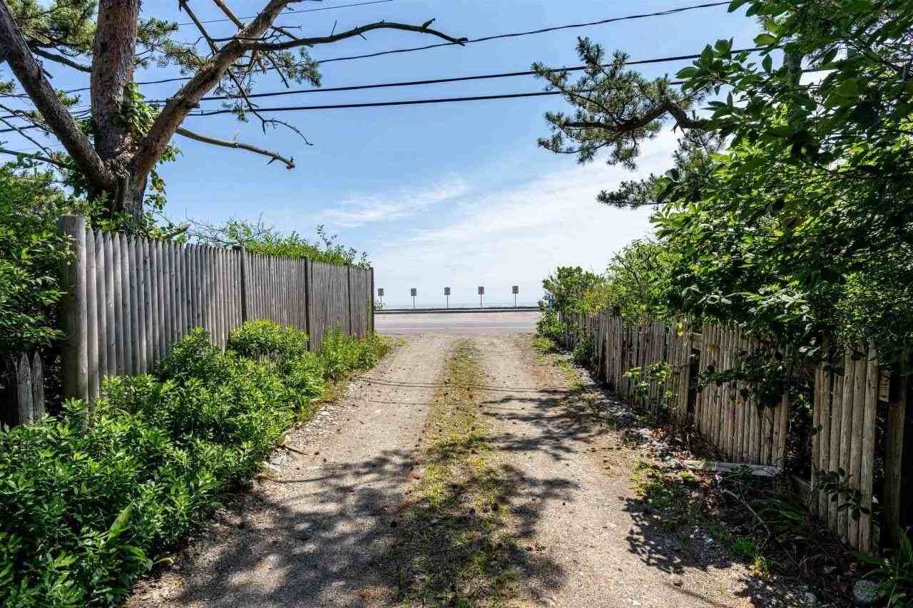 20 Ocean Blvd - Photo 6 of 37