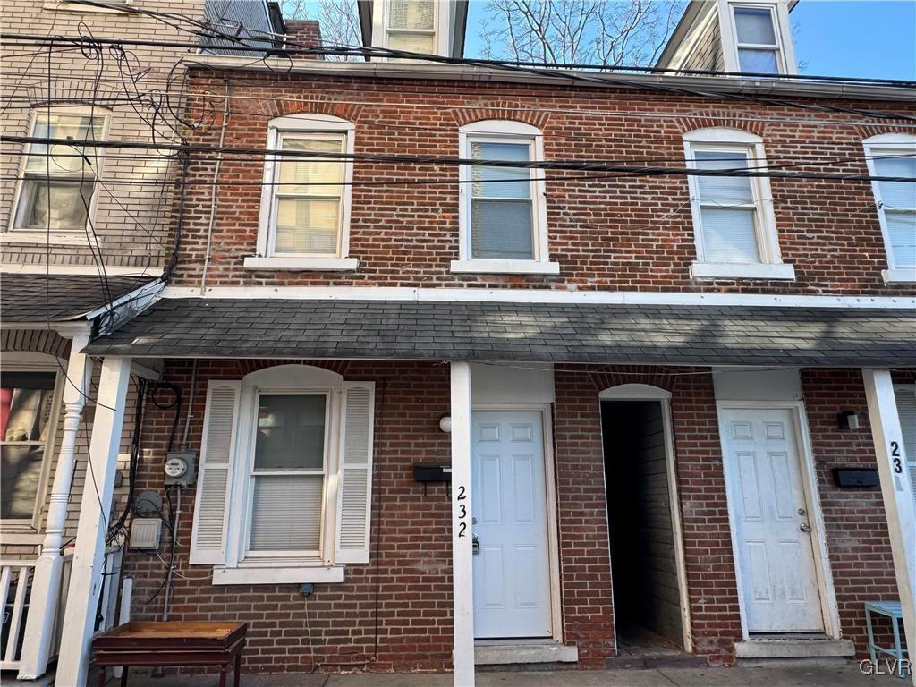 232 N Nagle St - Photo 2 of 12