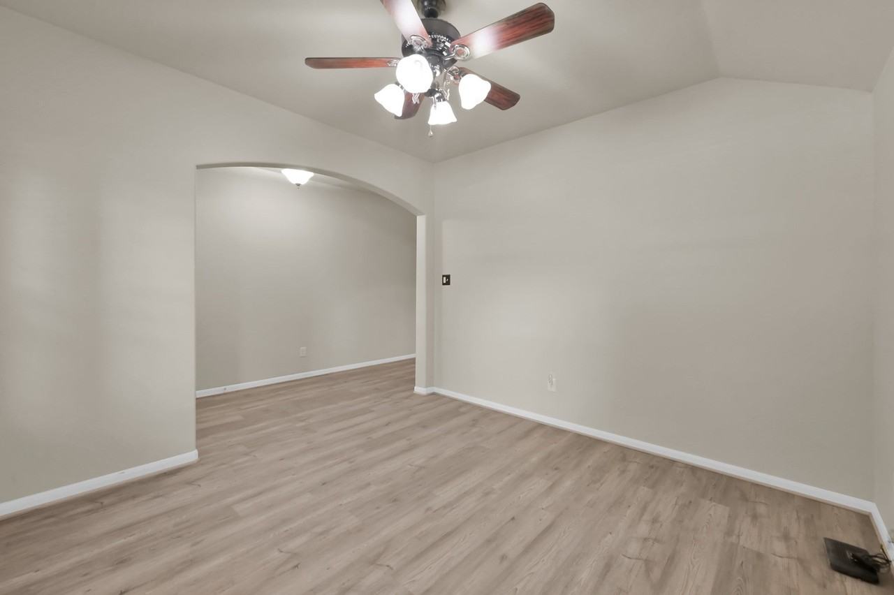 973 Doire Dr - Photo 6 of 39