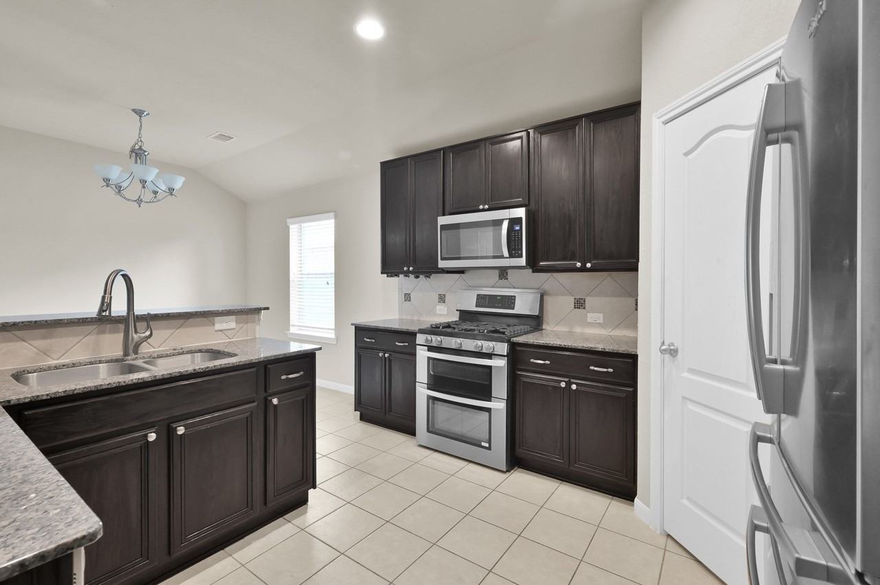 973 Doire Dr - Photo 7 of 39