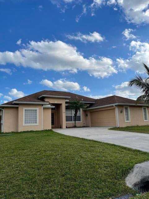 2202 Sw Crocus Ln - Photo 2 of 25