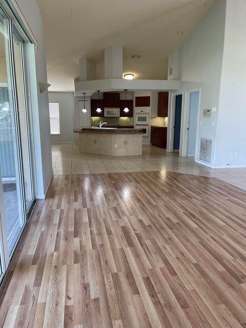 2202 Sw Crocus Ln - Photo 6 of 25