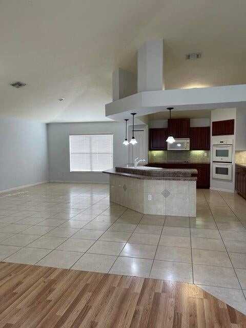 2202 Sw Crocus Ln - Photo 7 of 25