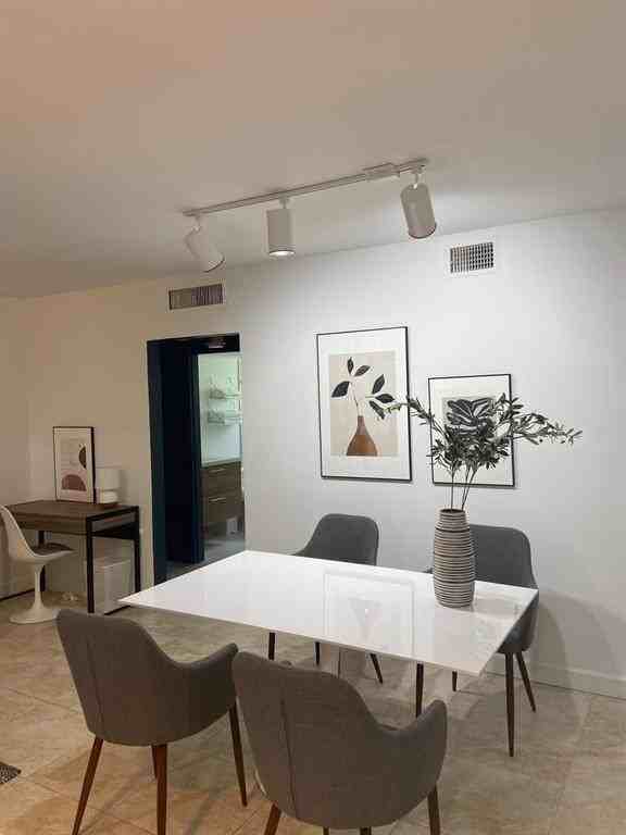 2404 Ne 33rd Ave - Photo 3 of 6