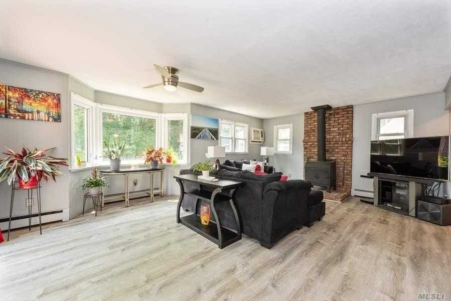 341 Pin Oak Ln - Photo 3 of 19